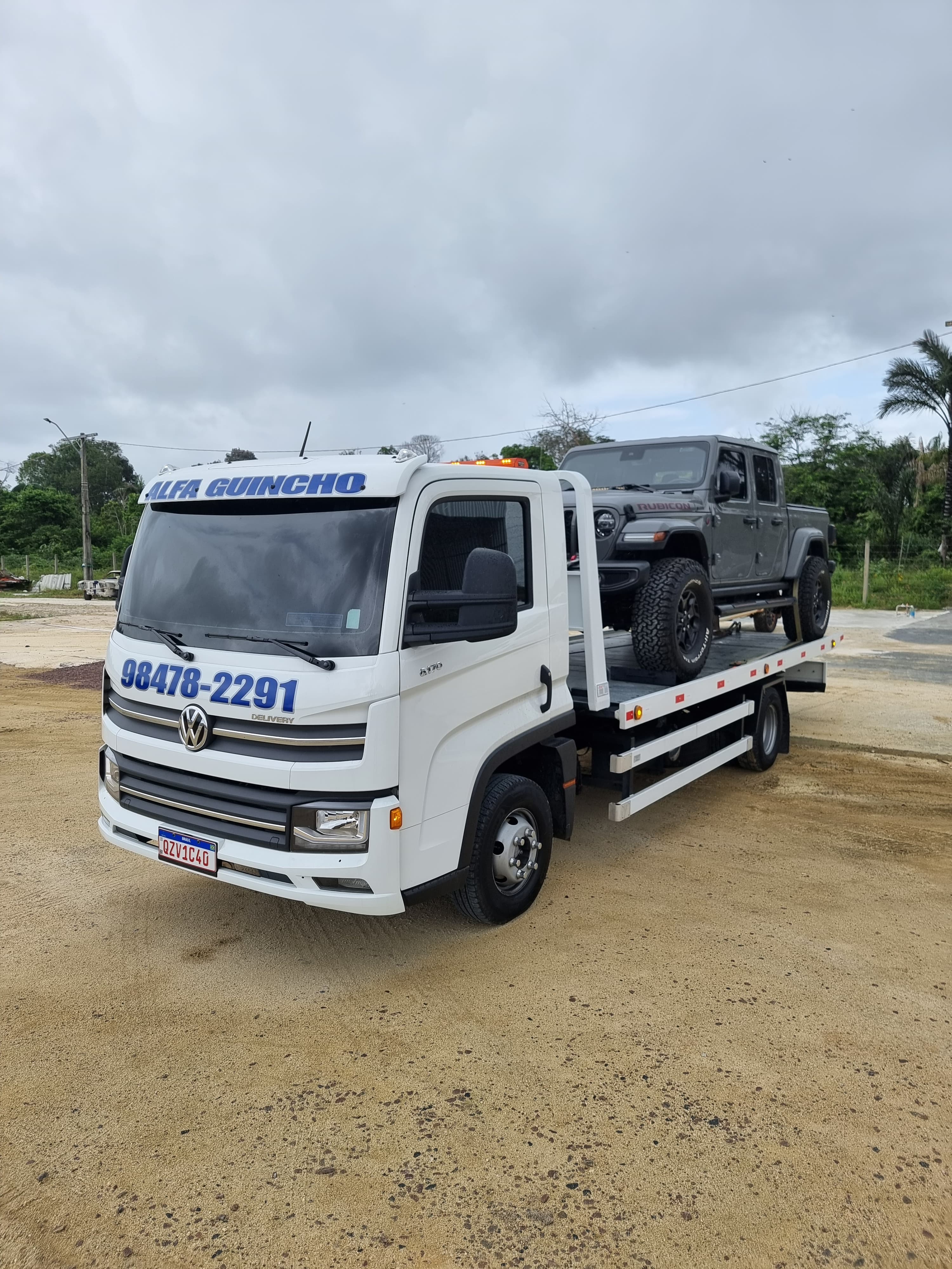 Caminhão guincho da Alpha Guinchos em Manaus